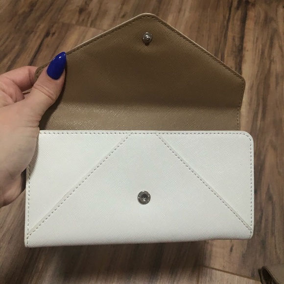 DKNY wallet - Picture 3 of 6